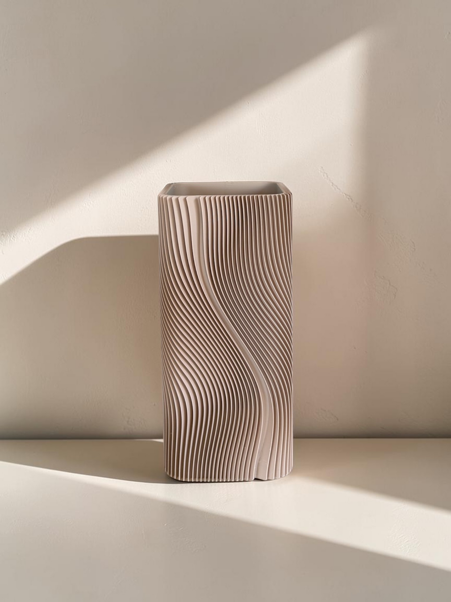 AIDA vase